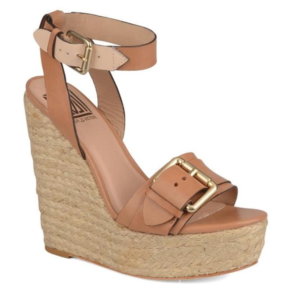 Pour la Victoire tan platform espadrille wedge sandals. Size 40.